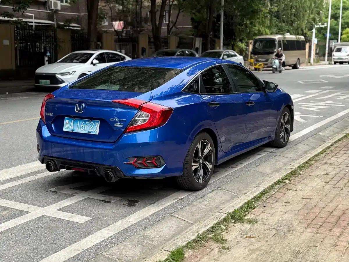 2016 Civic 220TURBO CVT Premium Edition — миниатюра 9