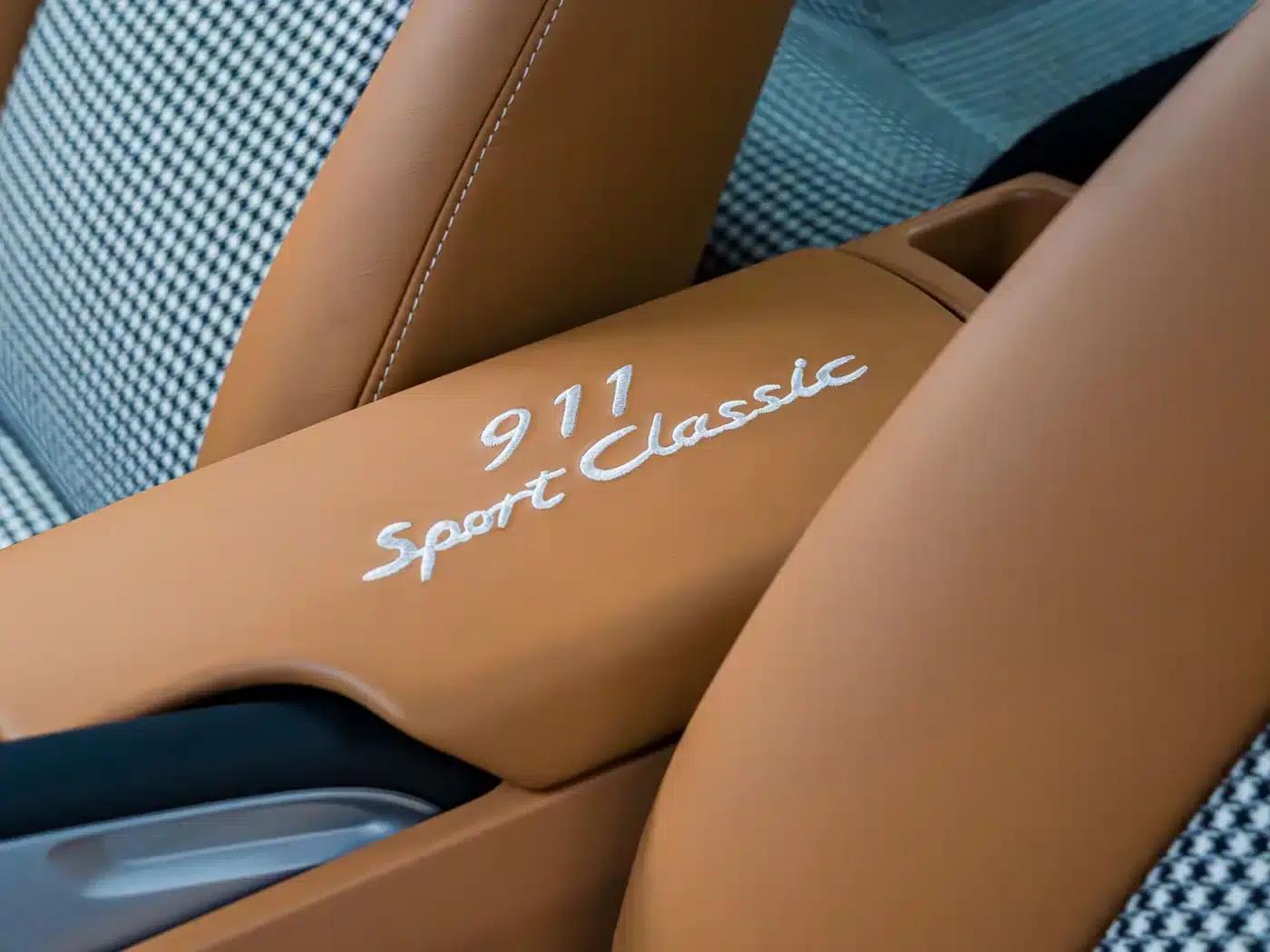 2010 Porsche 911 Carrera 4 3.6L — миниатюра 12