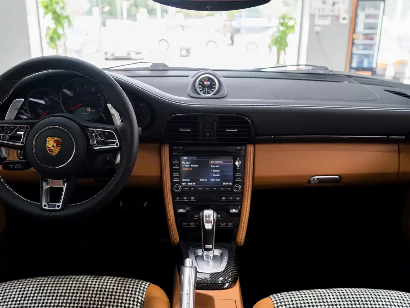 2010 Porsche 911 Carrera 4 3.6L — миниатюра 4