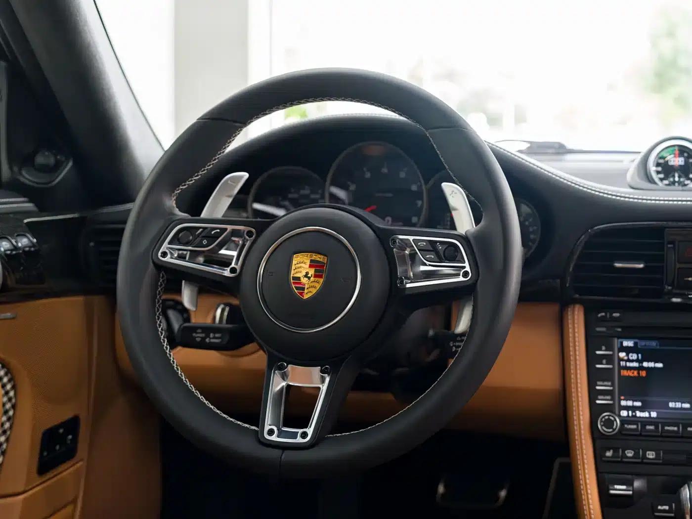 2010 Porsche 911 Carrera 4 3.6L — миниатюра 5