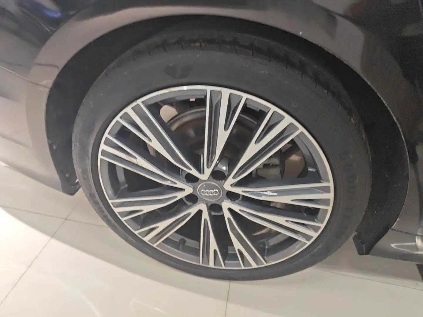Audi A6L 2019 40 TFSI Luxury Dynamic Model — миниатюра 11