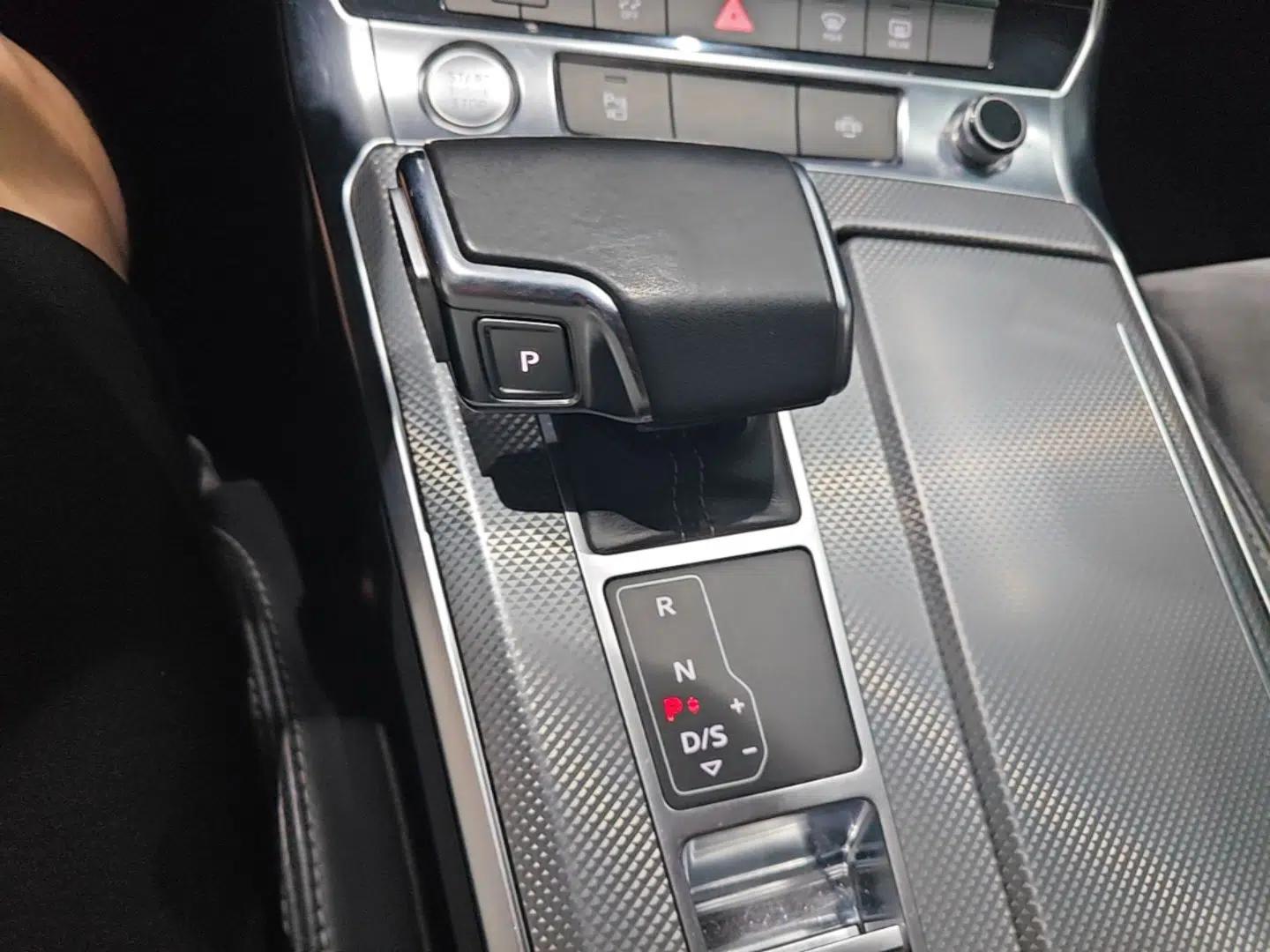 Audi A6L 2019 40 TFSI Luxury Dynamic Model — миниатюра 16