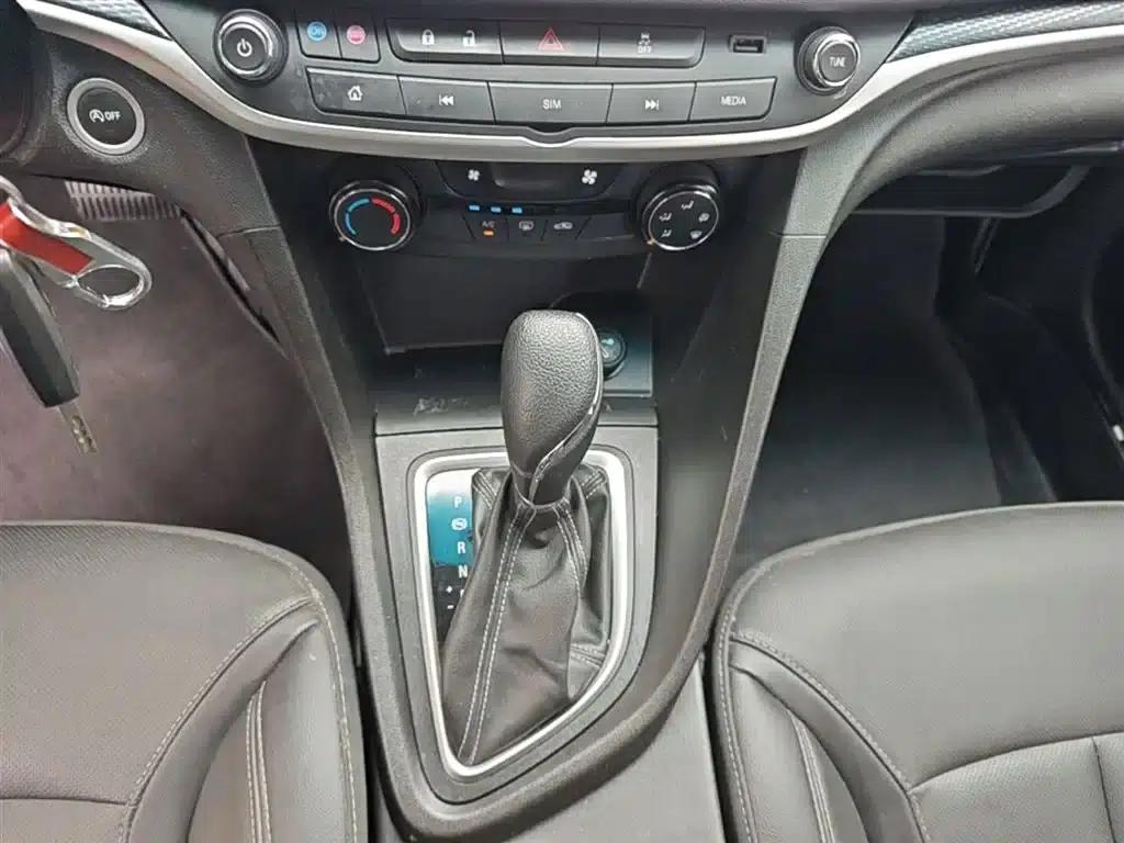 Buick Excelle 2021 Facelift Classic 1.5L Automatic Elite — миниатюра 14
