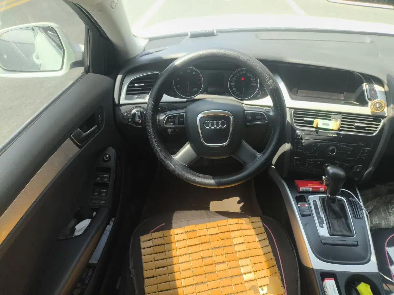 Audi A4L 2012 2.0 TFSI automatic standard version — миниатюра 10