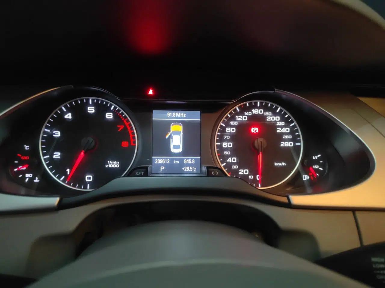 Audi A4L 2011 2.0 TFSI Luxury Model — миниатюра 11