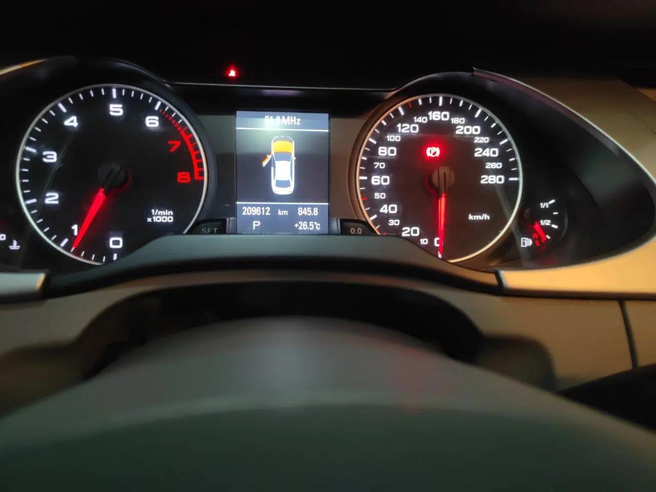 Audi A4L 2011 2.0 TFSI Luxury Model — миниатюра 12