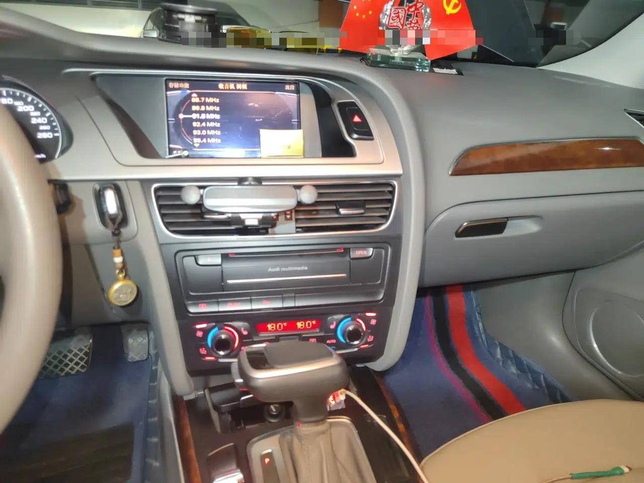 Audi A4L 2011 2.0 TFSI Luxury Model — миниатюра 13