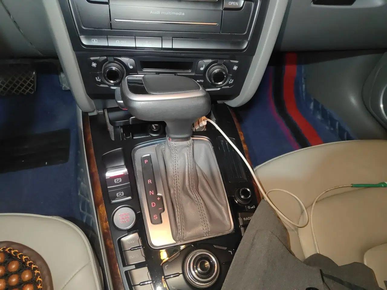 Audi A4L 2011 2.0 TFSI Luxury Model — миниатюра 14