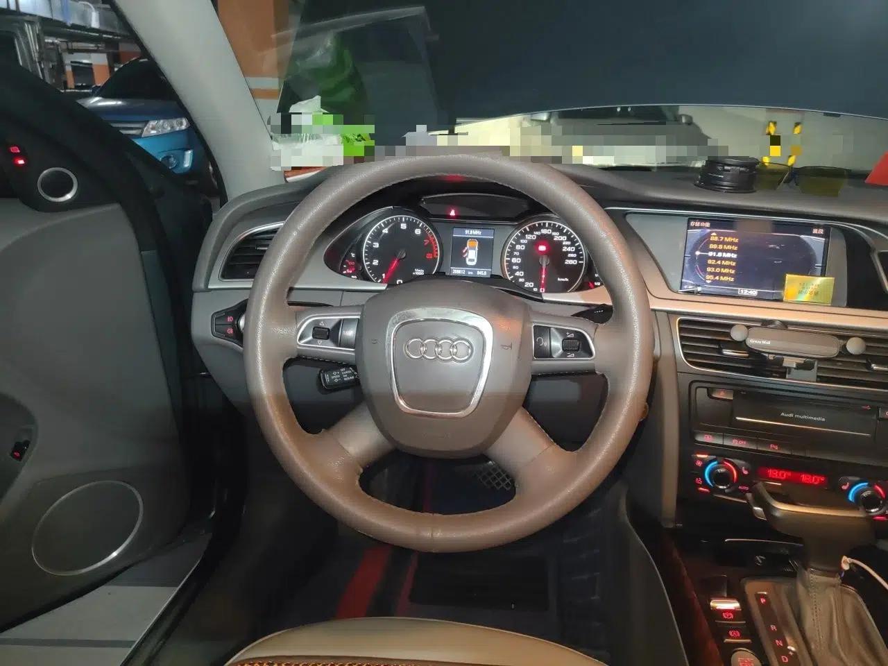 Audi A4L 2011 2.0 TFSI Luxury Model — миниатюра 10