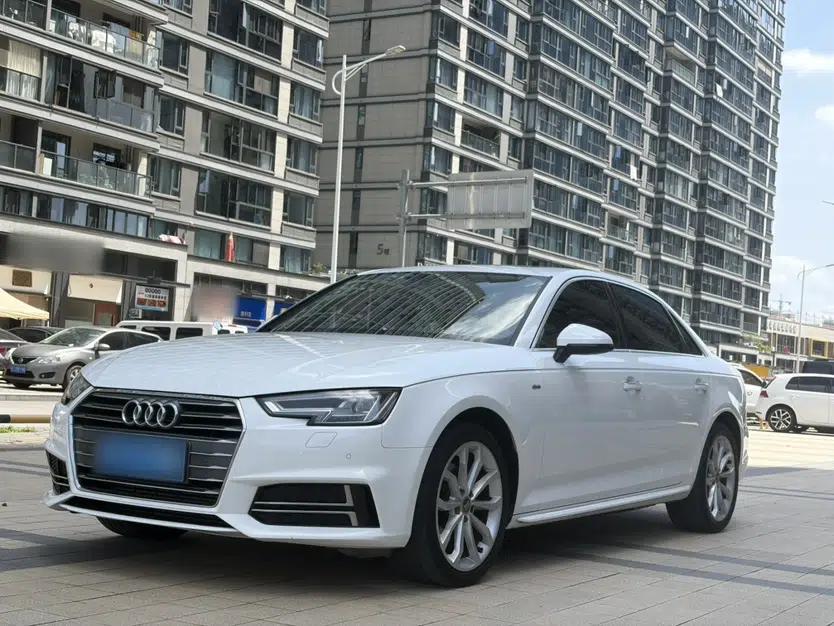 Audi A4L 2018 30th Anniversary Edition 40 TFSI Fashion Model — миниатюра 1