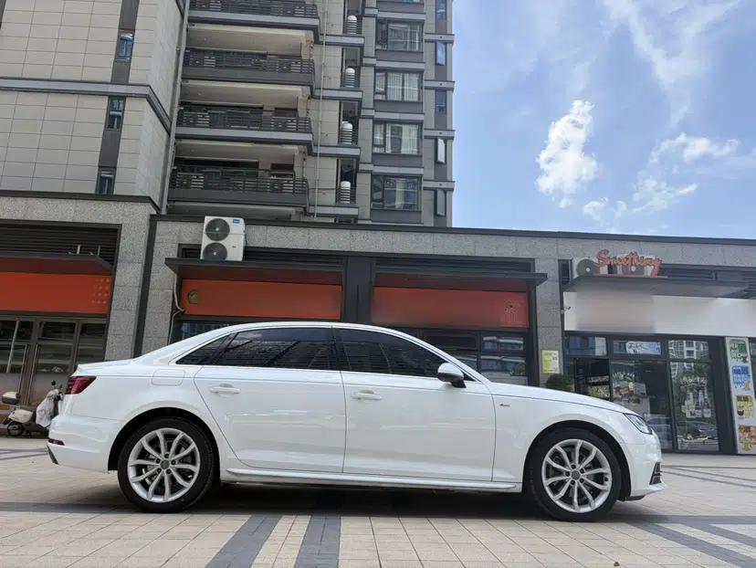 Audi A4L 2018 30th Anniversary Edition 40 TFSI Fashion Model — миниатюра 3