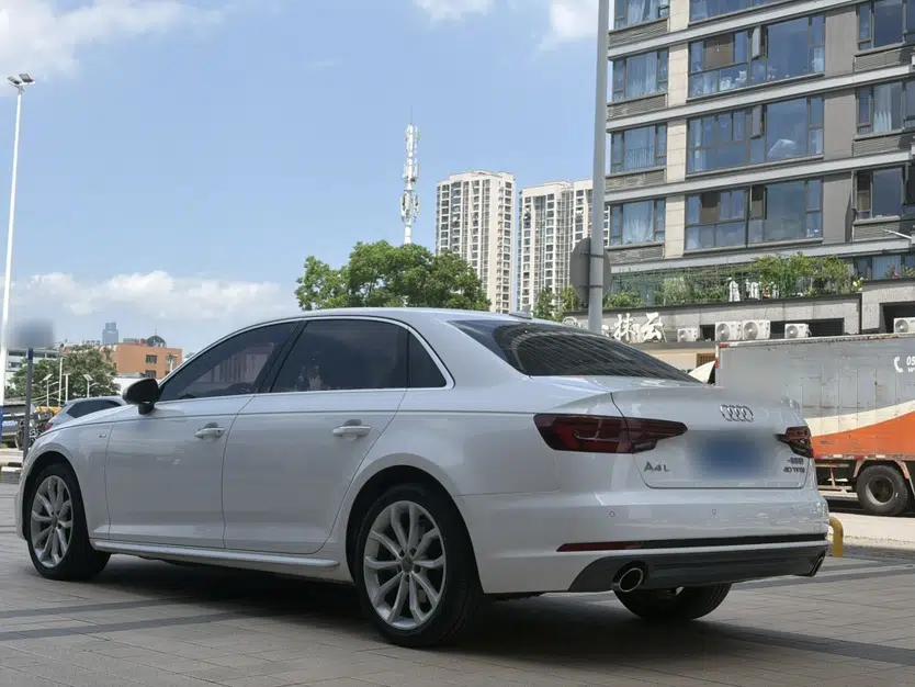 Audi A4L 2018 30th Anniversary Edition 40 TFSI Fashion Model — миниатюра 4