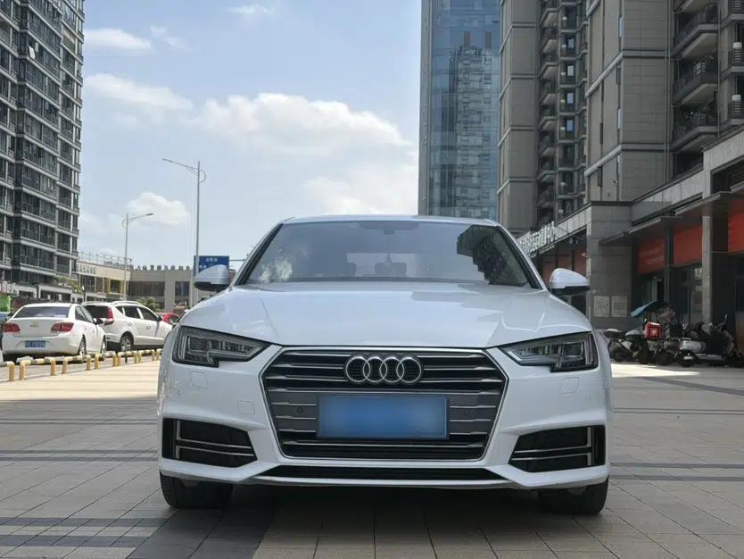 Audi A4L 2018 30th Anniversary Edition 40 TFSI Fashion Model — миниатюра 5
