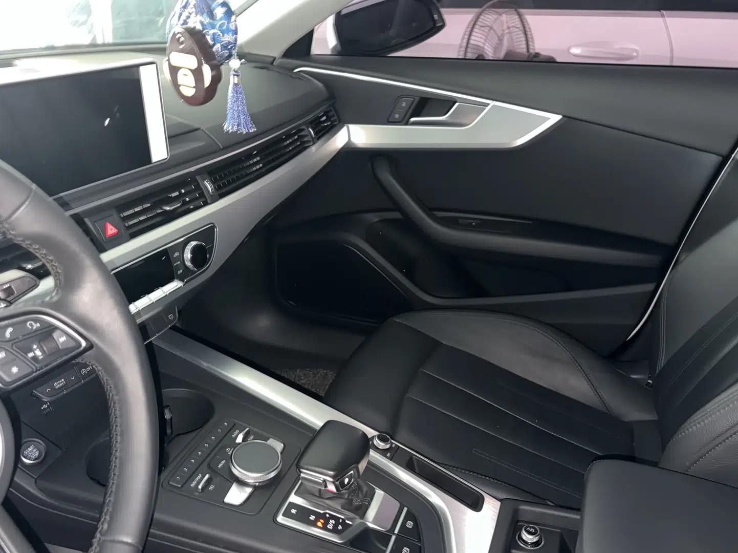 Audi A4L 2018 30th Anniversary Edition 40 TFSI Fashion Model — миниатюра 10