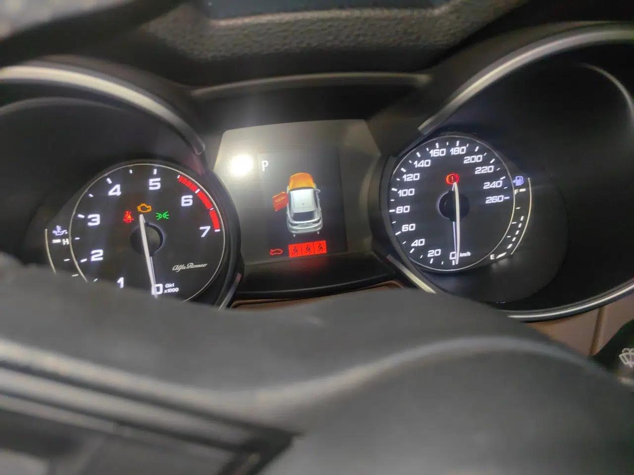 Alfa Romeo Stelvio 2017 2.0T 200HP Elite Edition — миниатюра 12