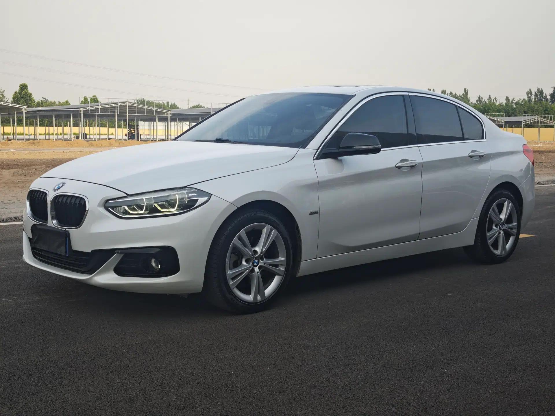 BMW 1 Series 2017 118i Design Package Model — миниатюра 1