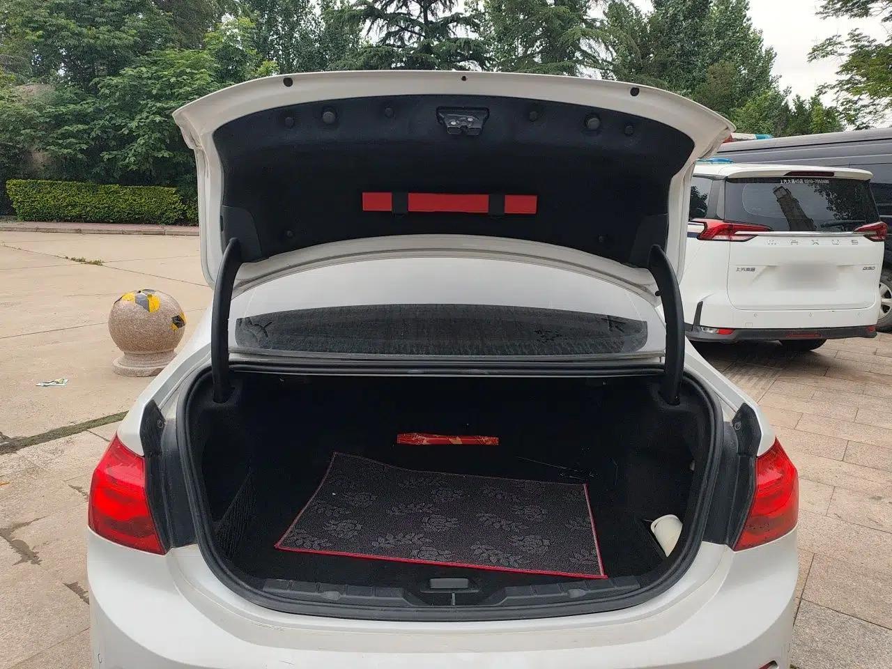 BMW 1 Series 2017 118i Design Package Model — миниатюра 16