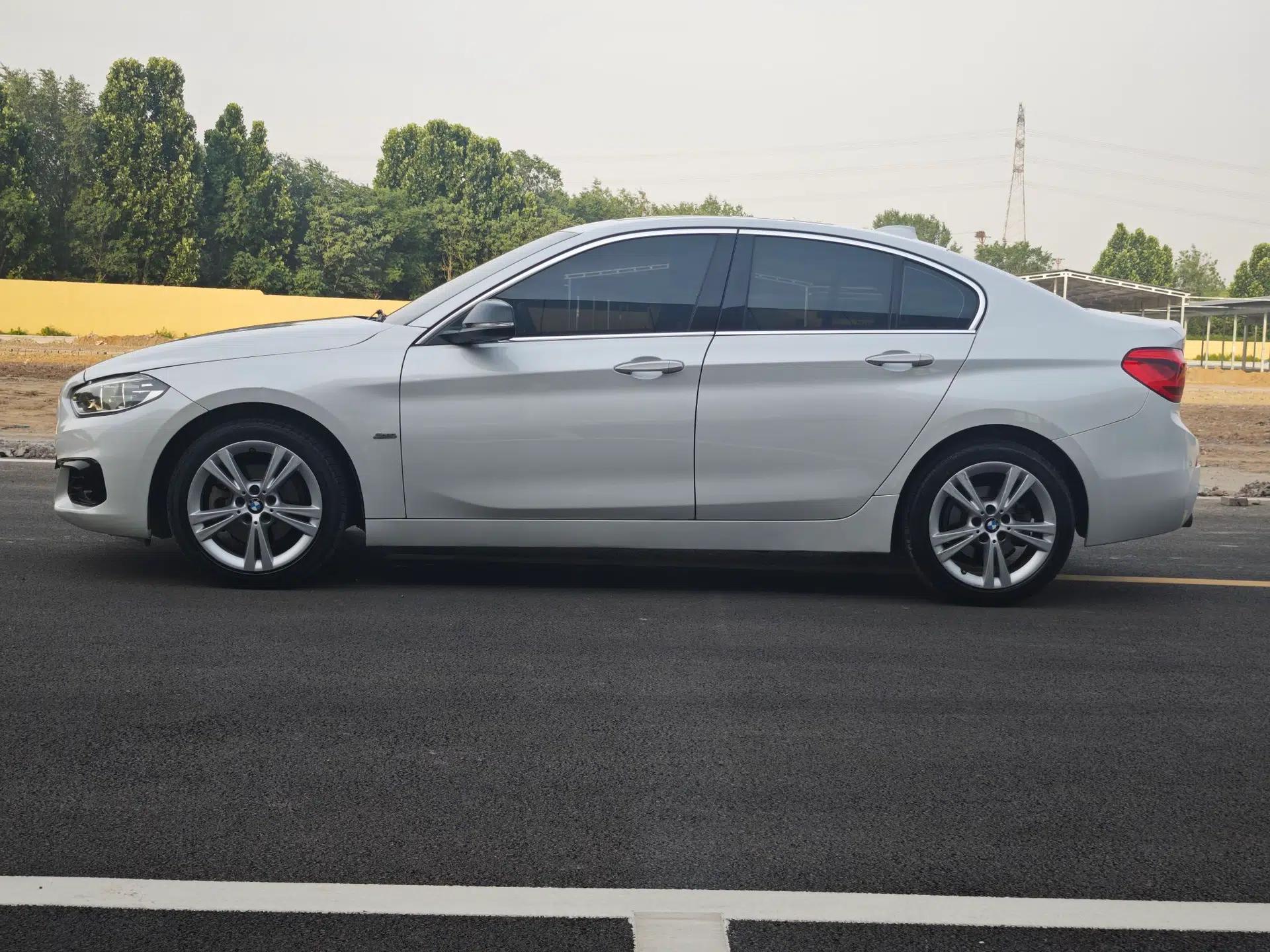 BMW 1 Series 2017 118i Design Package Model — миниатюра 4