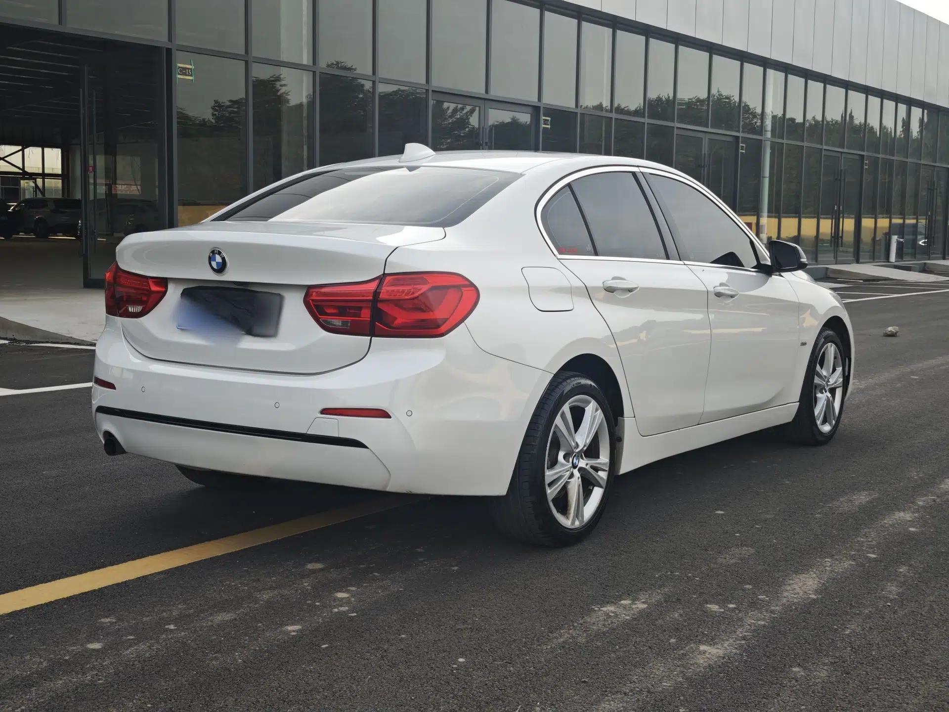 BMW 1 Series 2017 118i Design Package Model — миниатюра 7