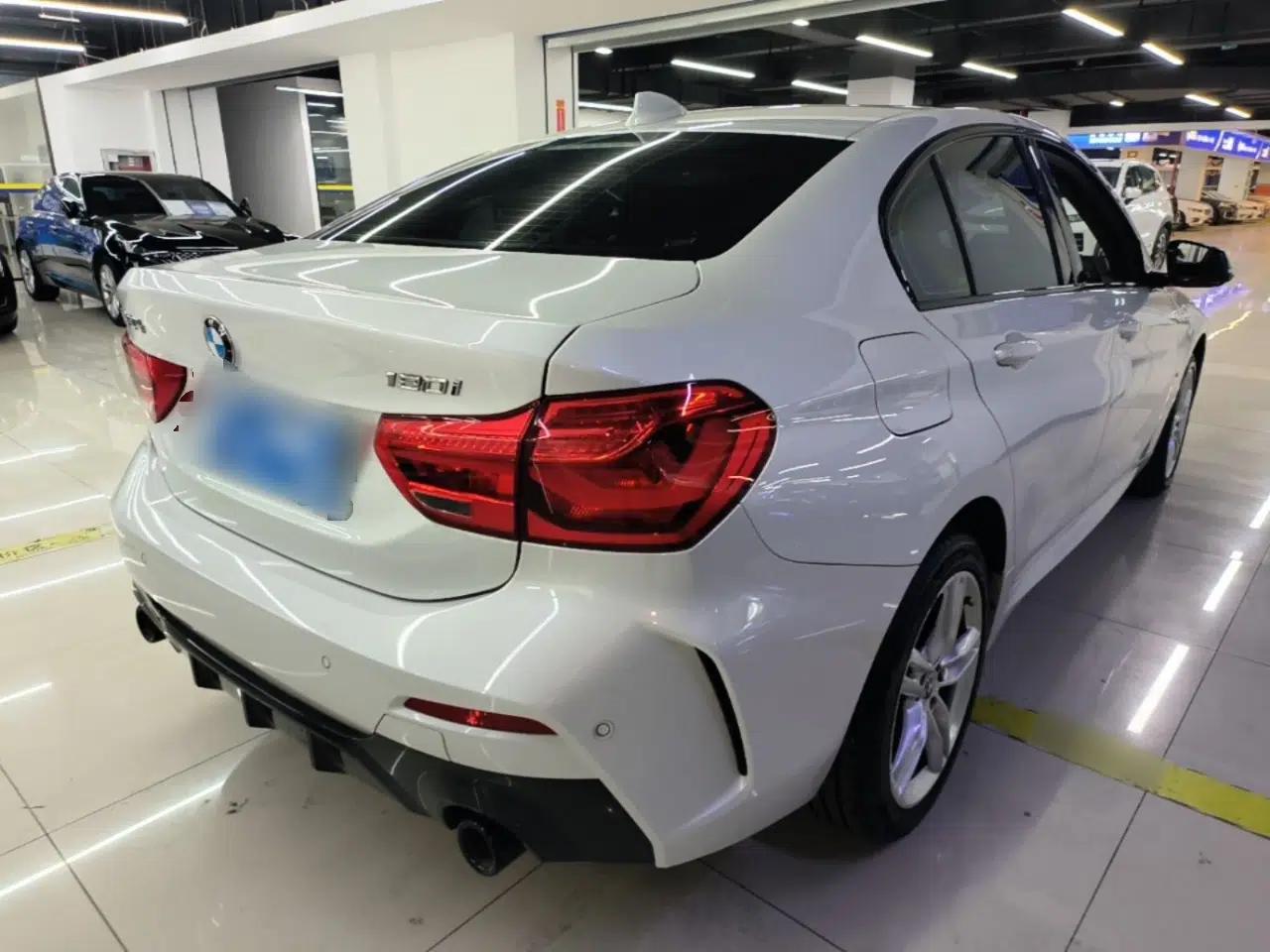 BMW 1 Series 2021 120i M Sport Night Edition — миниатюра 6