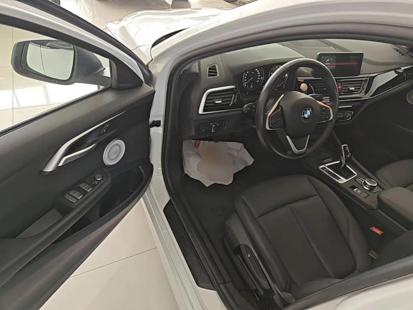BMW 1 Series 2021 120i M Sport Edition — миниатюра 18