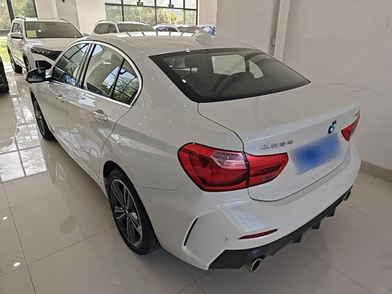 BMW 1 Series 2021 120i M Sport Edition — миниатюра 4