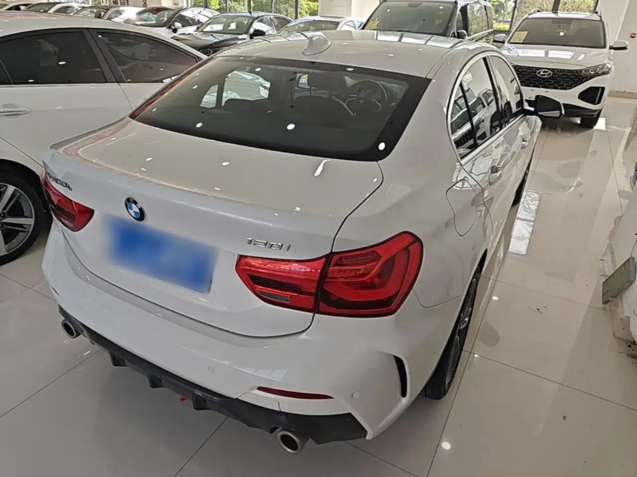 BMW 1 Series 2021 120i M Sport Edition — миниатюра 6