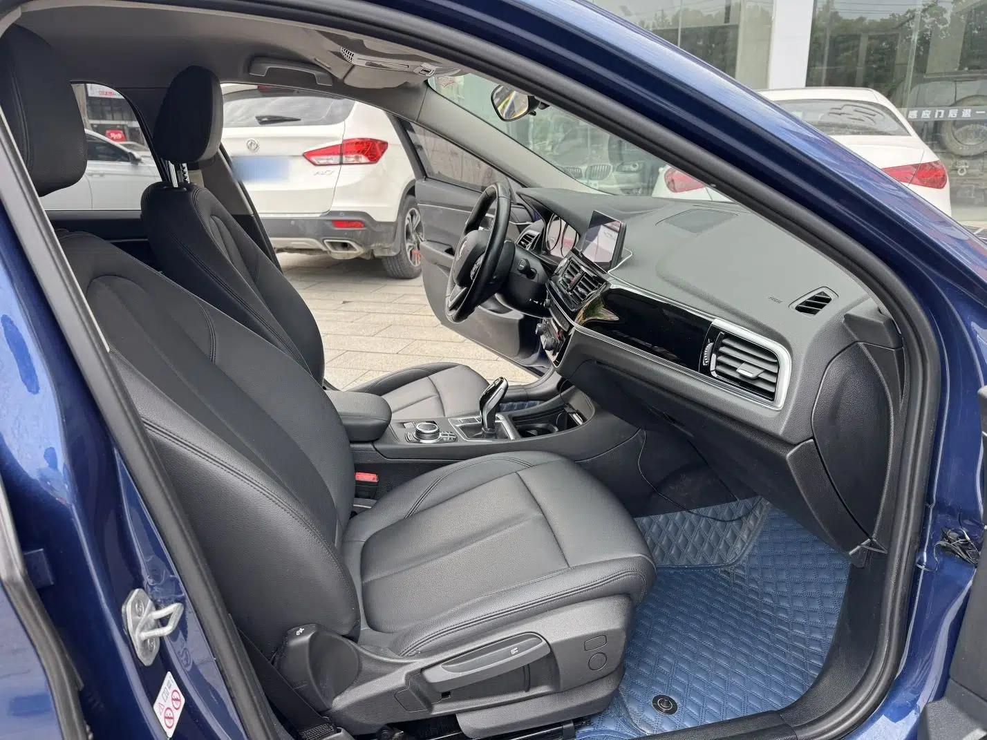 BMW 1 Series 2021 120i M Sport Edition — миниатюра 12
