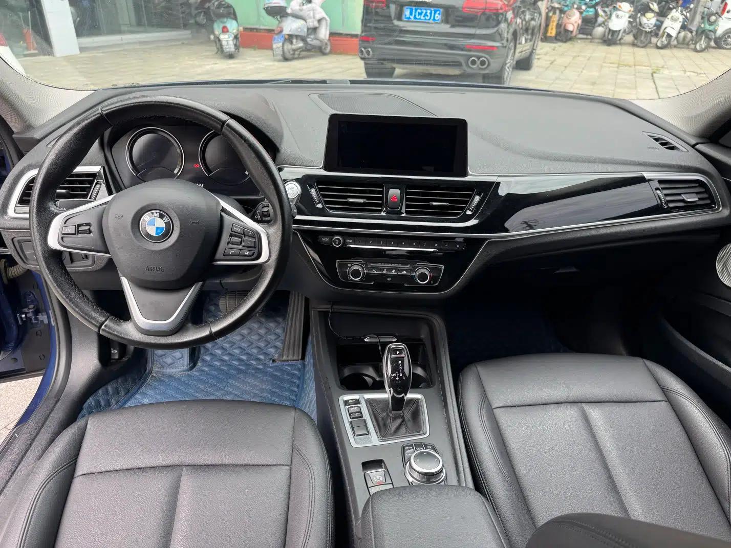 BMW 1 Series 2021 120i M Sport Edition — миниатюра 8