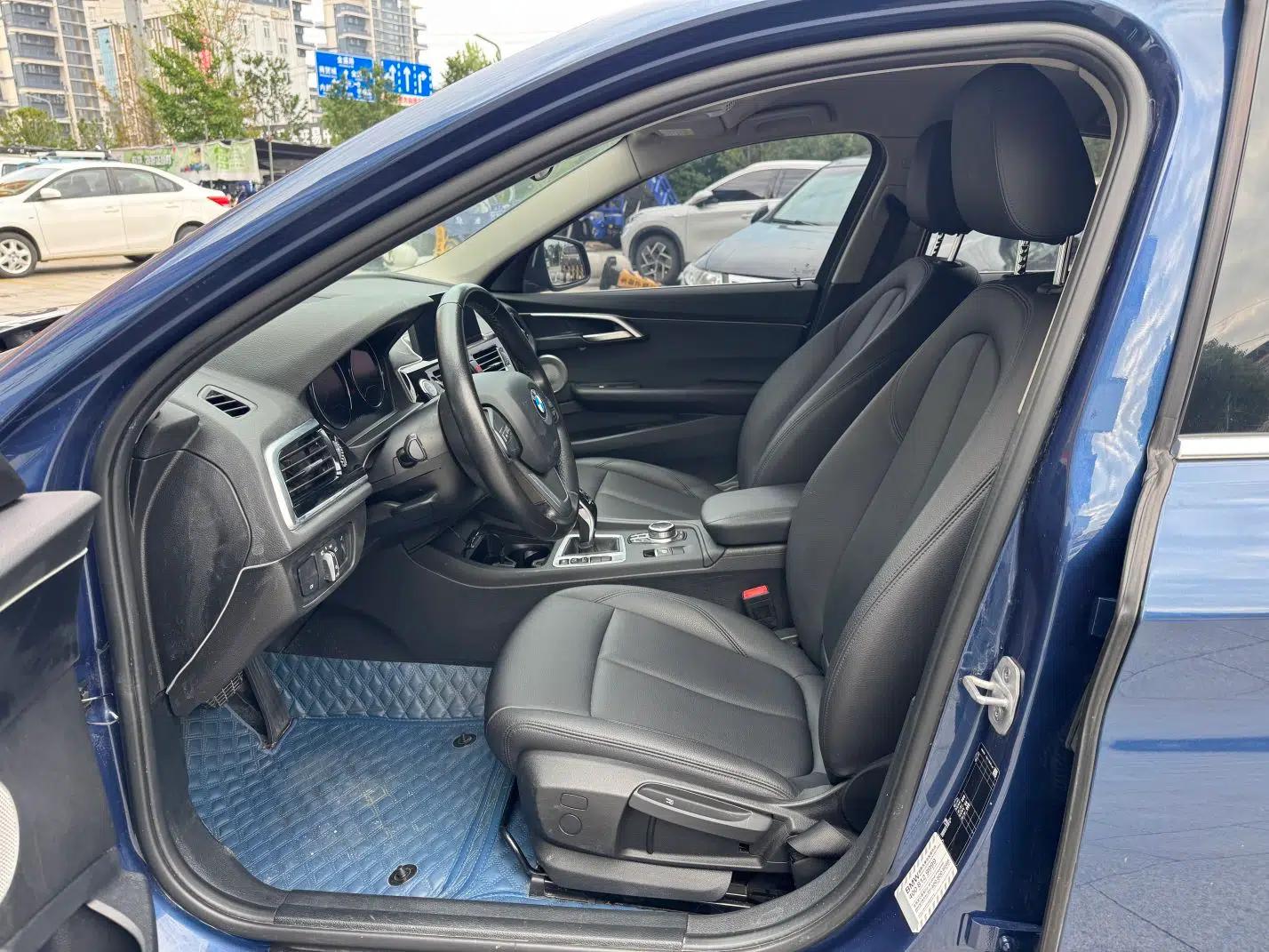 BMW 1 Series 2021 120i M Sport Edition — миниатюра 10