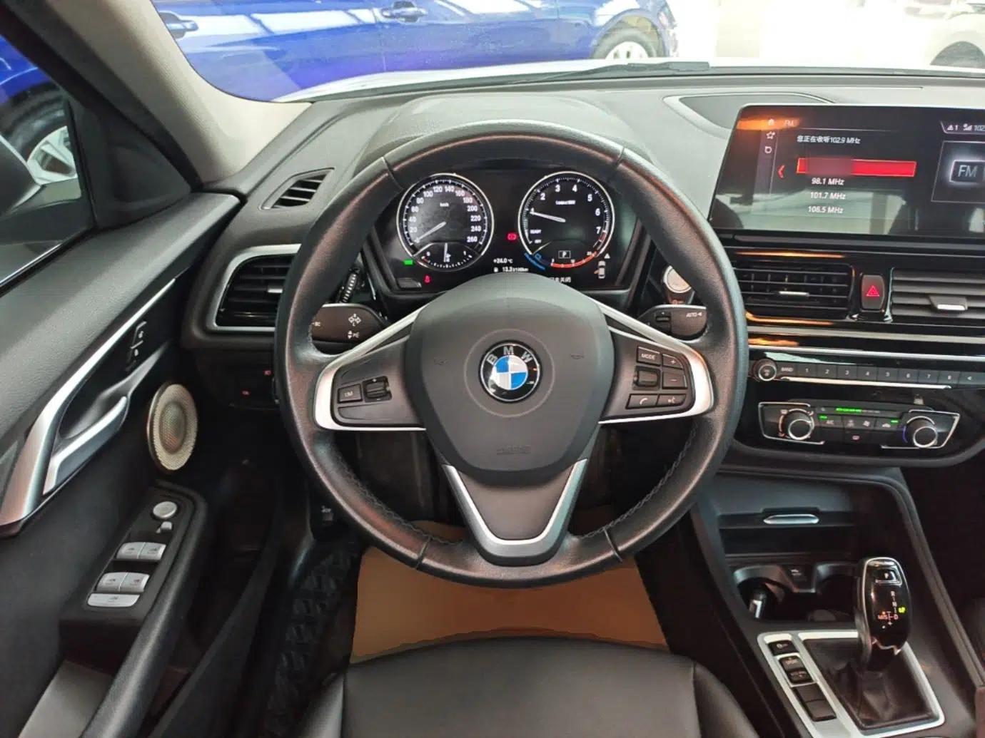 BMW 1 Series 2023 120i M Sport Edition — миниатюра 13