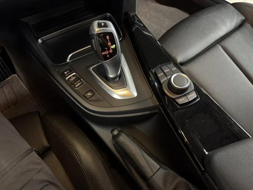 BMW 3 Series GT 2018 320i Sport Edition — миниатюра 13
