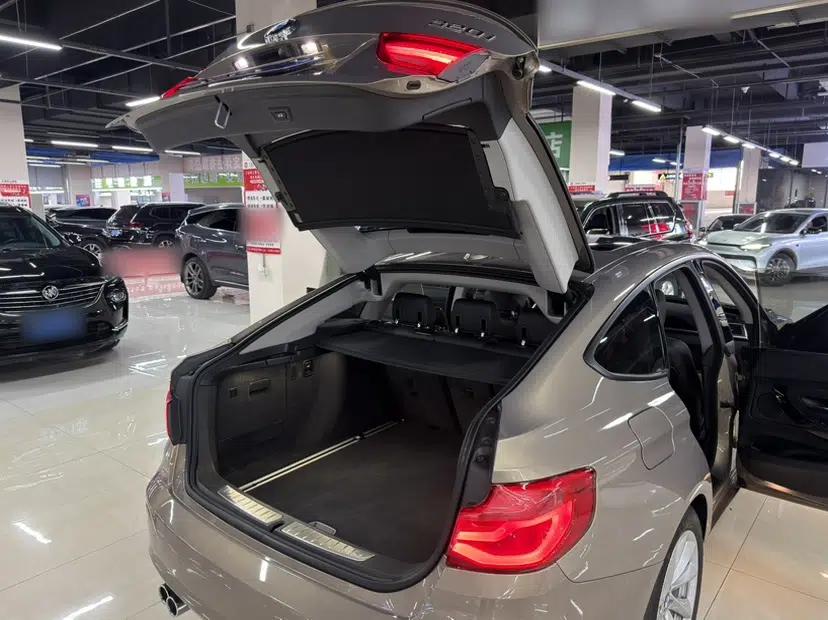 BMW 3 Series GT 2018 320i Sport Edition — миниатюра 15
