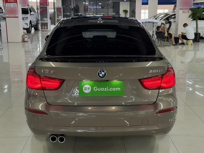 BMW 3 Series GT 2018 320i Sport Edition — миниатюра 5