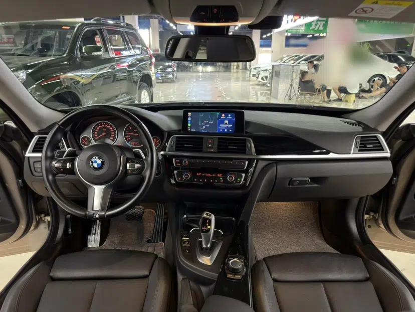 BMW 3 Series GT 2018 320i Sport Edition — миниатюра 9