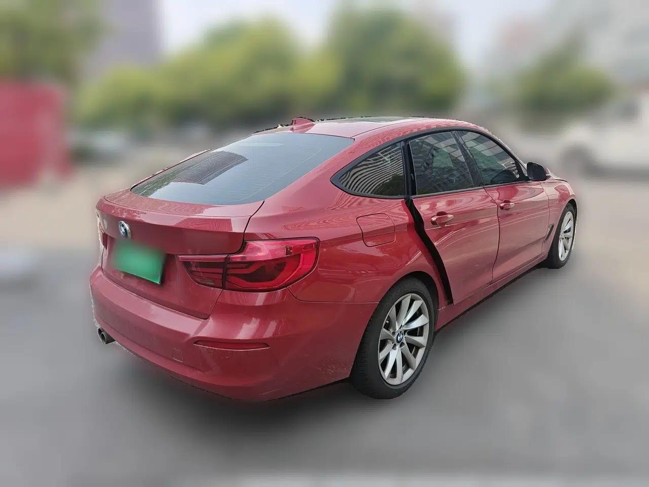 BMW 3 Series GT 2018 320i Sport Edition — миниатюра 6
