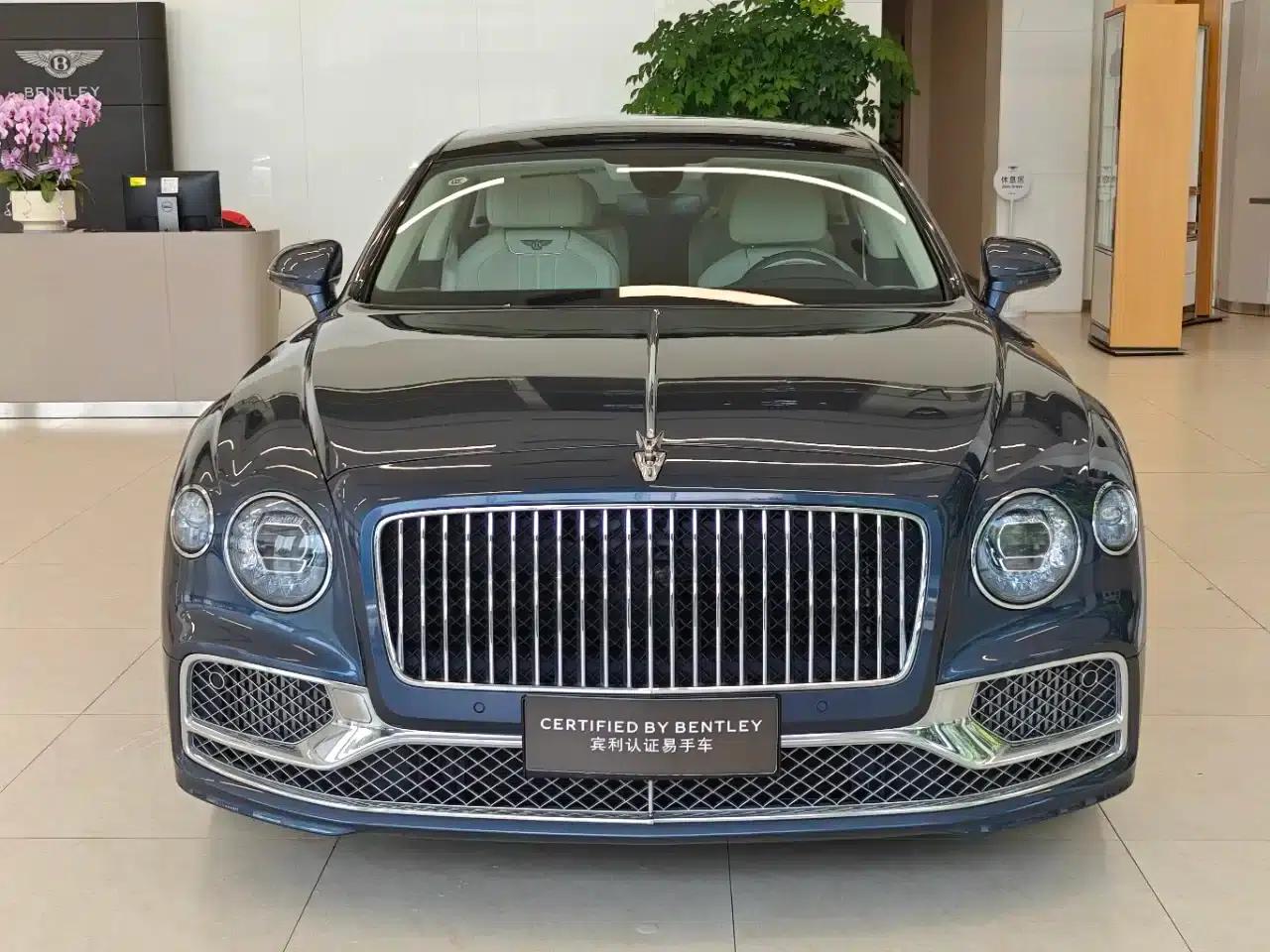 2022 Mercedes-Benz Flying Spur 6.0T W12 Standard Edition — миниатюра 2