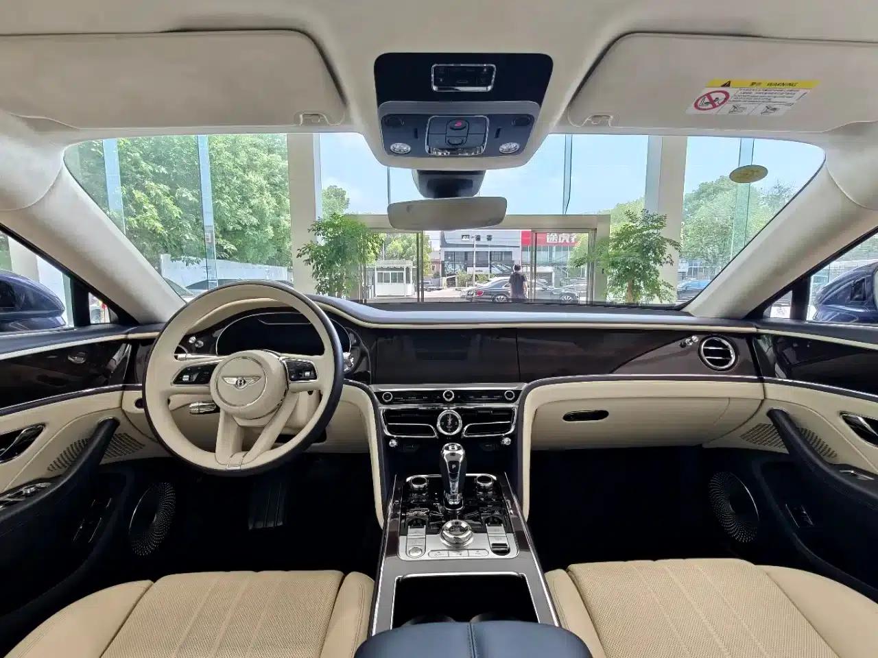 2022 Mercedes-Benz Flying Spur 6.0T W12 Standard Edition — миниатюра 11