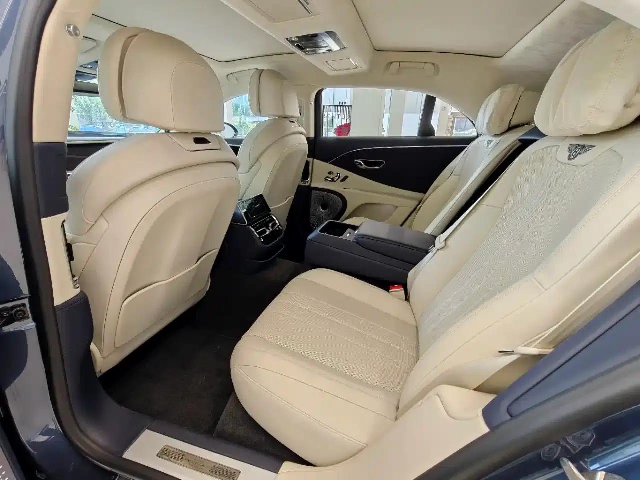 2022 Mercedes-Benz Flying Spur 6.0T W12 Standard Edition — миниатюра 13