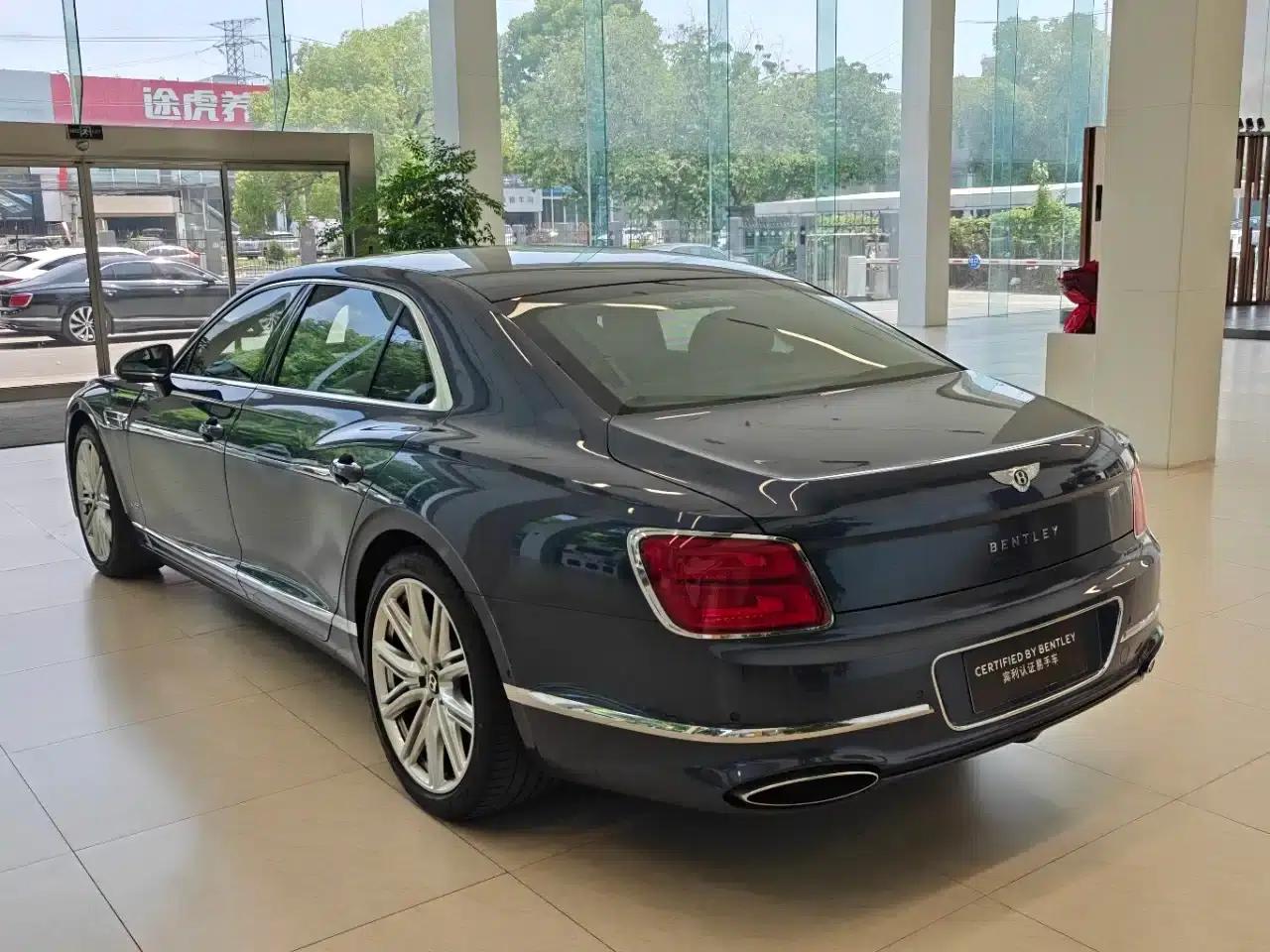 2022 Mercedes-Benz Flying Spur 6.0T W12 Standard Edition — миниатюра 8