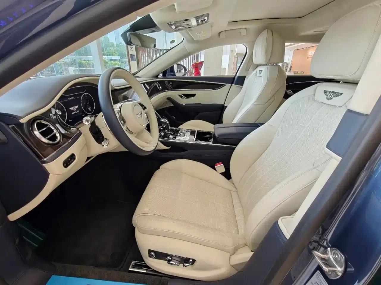 2022 Mercedes-Benz Flying Spur 6.0T W12 Standard Edition — миниатюра 9