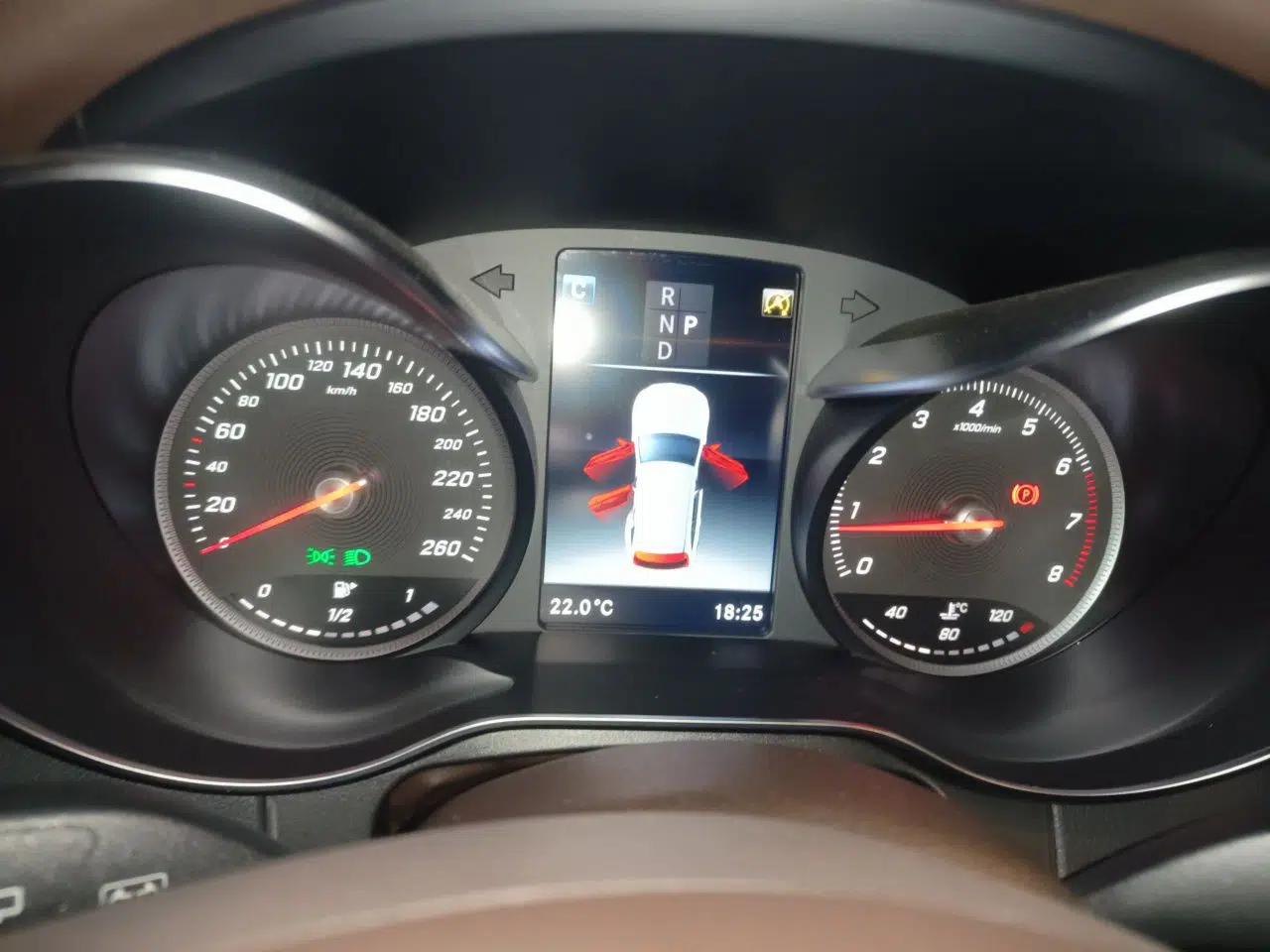 Mercedes-Benz GLC 2018 GLC 260 4MATIC Luxury Model — миниатюра 11