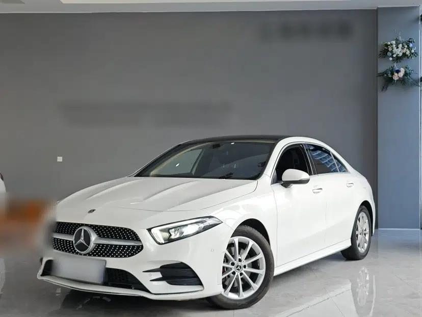 Mercedes-Benz A-Class 2022 A 200 L Sport Sedan Dynamic Model — миниатюра 1