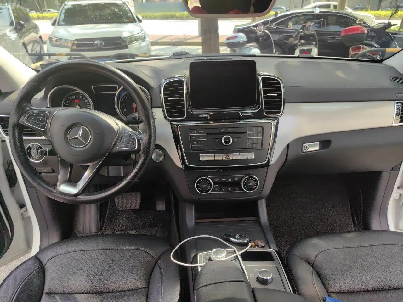 Mercedes-Benz GLE Coupe 2017 GLE 320 4MATIC Coupe SUV — миниатюра 9