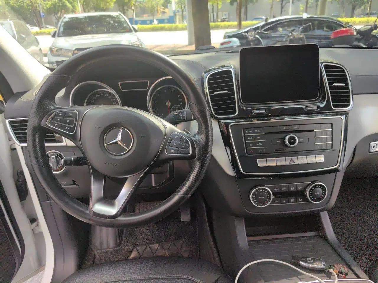 Mercedes-Benz GLE Coupe 2017 GLE 320 4MATIC Coupe SUV — миниатюра 10
