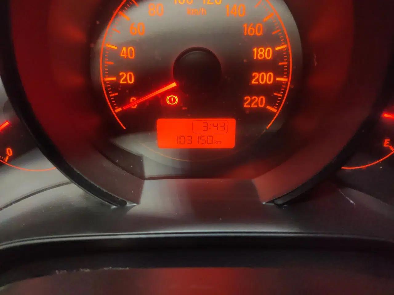 Honda Fit 2016 1.5L LX Manual Comfort Model — миниатюра 12