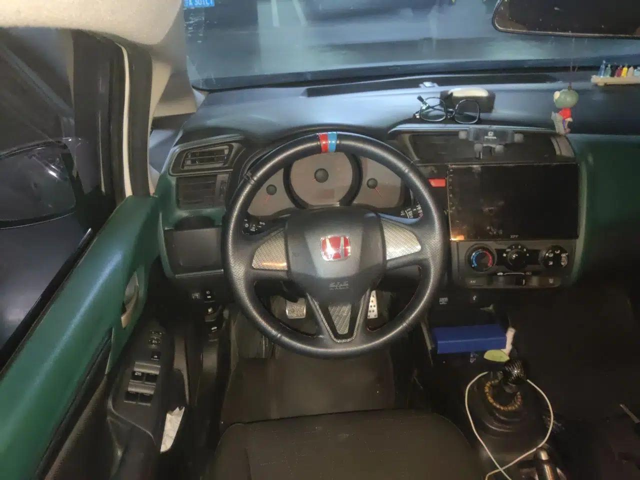 Honda Fit 2016 1.5L LX Manual Comfort Model — миниатюра 10