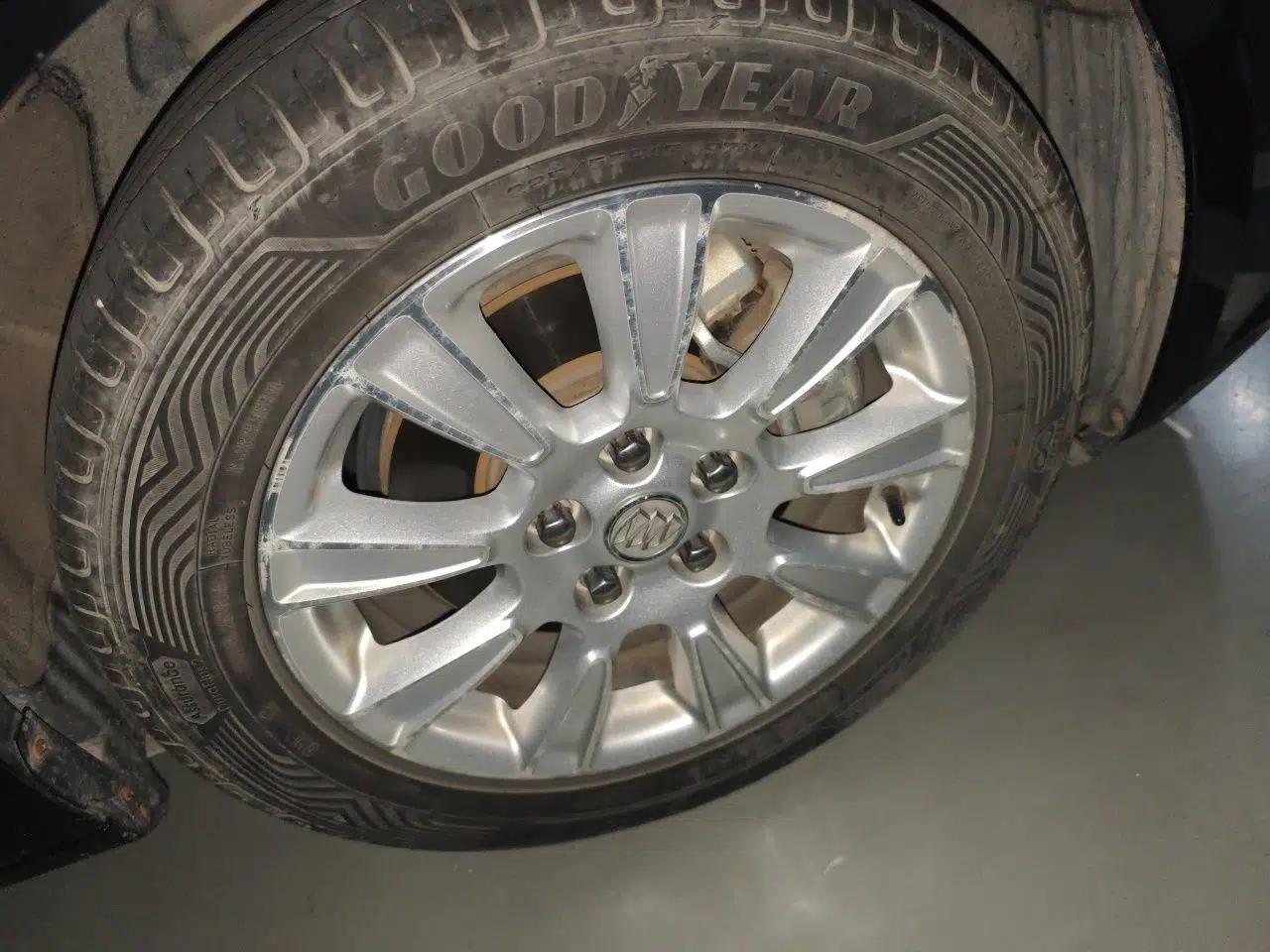 Buick LaCrosse 2012 2.4L SIDI Elegant Edition — миниатюра 8