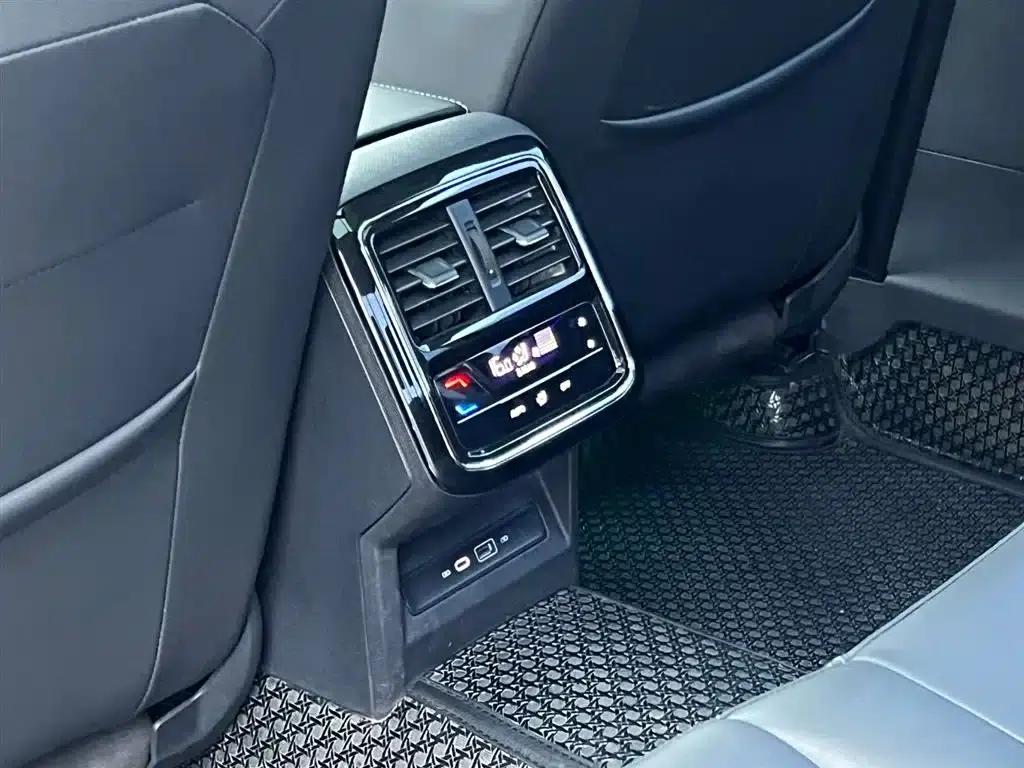 2023 Volkswagen Passat 330TSI Starry Sky Elite Edition — миниатюра 22