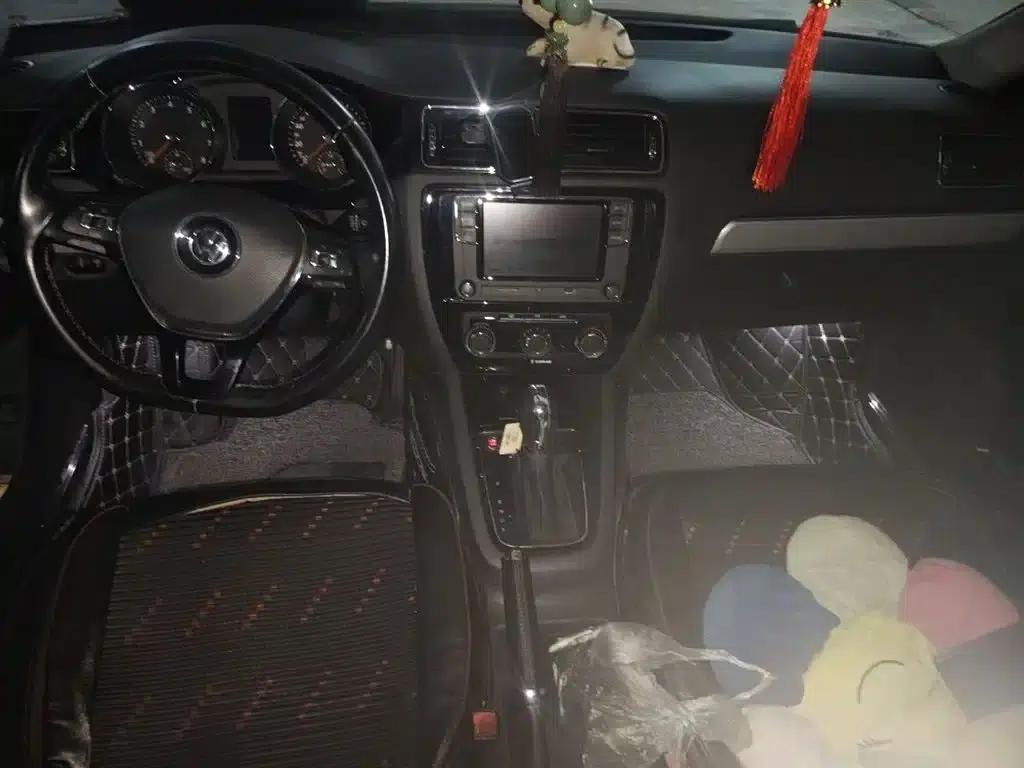 2017 Volkswagen Sagitar 230TSI Automatic Comfort Edition — миниатюра 13